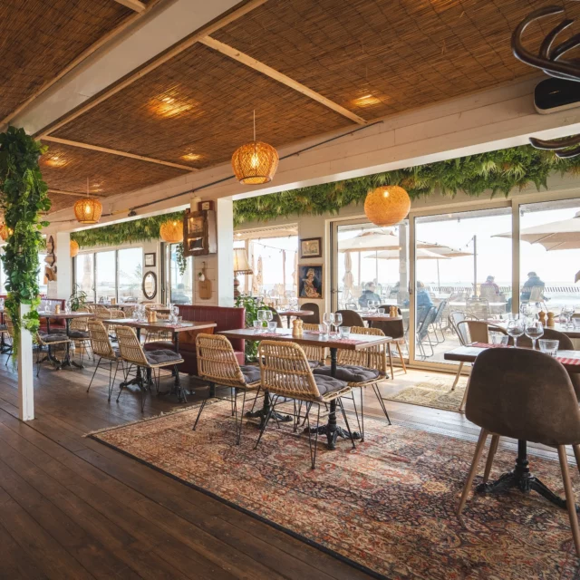 Un cadre lumineux et reposant avec vue mer et menu gourmand ? 

C’est bien de Papy Mougeot dont on parle ! 🐚

Venez profiter du printemps par chez nous avec également le retour de notre terrasse 🥰

__

@_studiopsyche 

#papymougeot #restaurant #restaurantplage #pornichet #pornichetplage #pornichetfood #foodlover #goodfood #goodmood #seaview #beach #labaulebeach #beachvibes #plage #mer #goodvibes