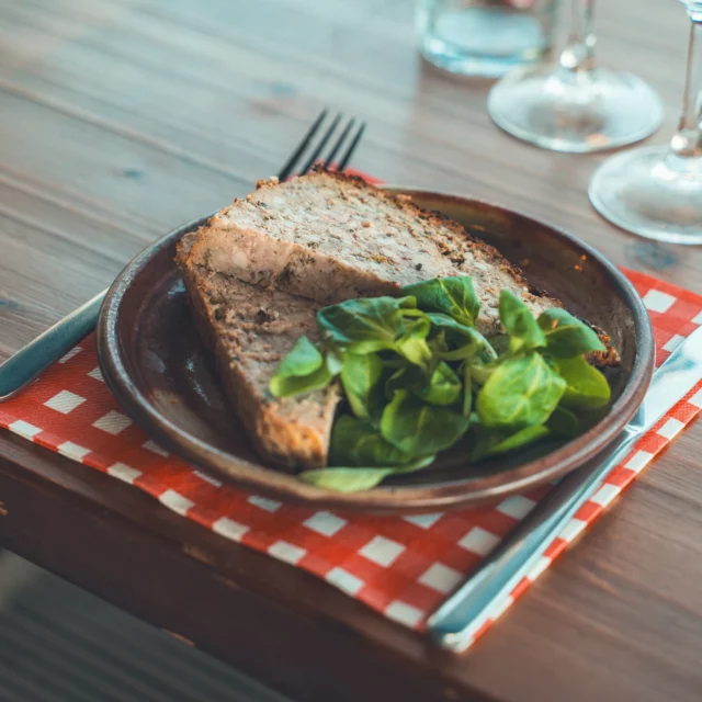 Pour les amoureux de produits du terroir… venez démarrer votre repas avec notre délicieuse terrine de campagne aux morilles 🍄‍🟫

Un classique qui fait toujours plaisir !
__

@_studiopsyche 

#terrine #terrinecampagne #pornichet #papymougeot #pornichetplage #restaurant #labaule #labaulebeach #labauleguerande #presquileguerandaise #goodfood #goodmood #beachvibes #suniscoming #sunshine #welovefood #terroirfrançais #frenchcuisine #plage